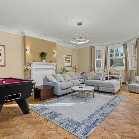 5 Bed Detached House, Holland Park, W14 - Photo 1