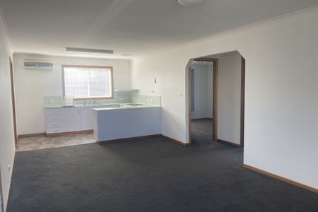 Neatly presented 2 bedroom unit - Photo 2