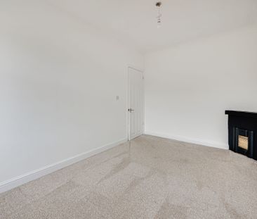 3 bed terraced house to rent in Third Avenue, Bury, BL9 - Photo 4
