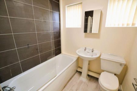 2 bedroom semi-detached house to rent - Photo 5