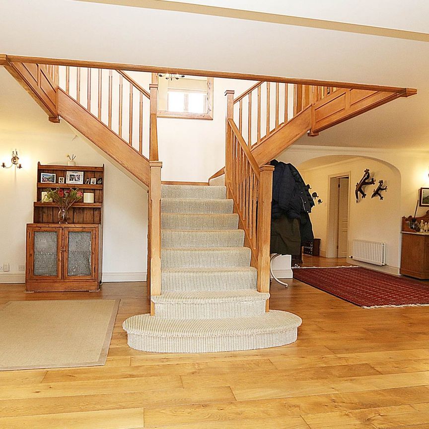 Blandys Lane, Upper Basildon - Photo 1