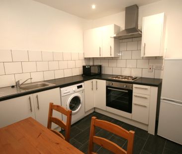 Meadowpark Street, 2 Bed Furnished Apartment, Dennistoun – Availabl... - Photo 2