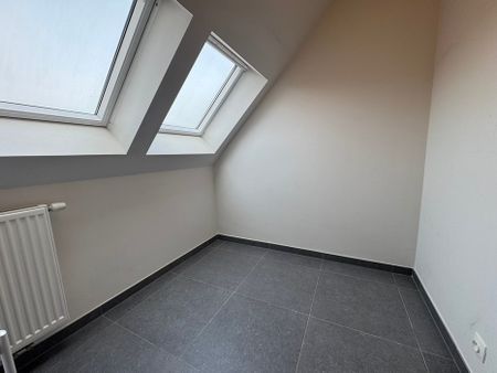 Goed onderhouden appartement met 2 slaapkamers en zuidgericht terras in het centrum van Nieuwpoort - Photo 2