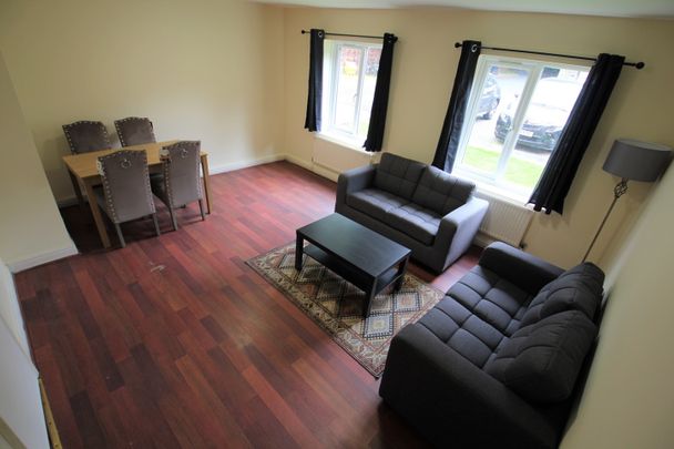 3 Bed Flat, Orchard Lodge, LS6 - Photo 1