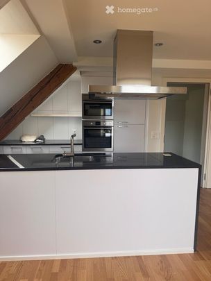 Charmante 5.5-Zimmer-Dachwohnung mit Seesicht - Foto 1