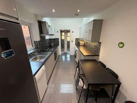 Grange Avenue, Univerity, RG6 - Photo 4
