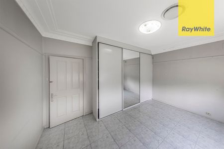 Stunning 3-Bedroom Family Home in Merrylands - Photo 2