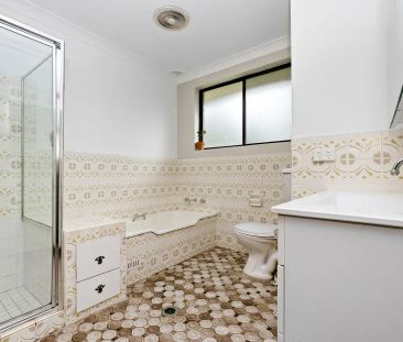 “Three bedroom house, 1.5 Bathrooms, Tandem Garage and Carport” - Photo 3