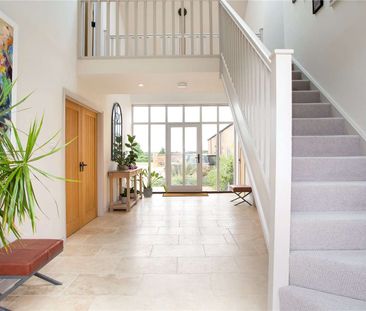 A four bedroom barn conversion surrounded by countryside. - Photo 3