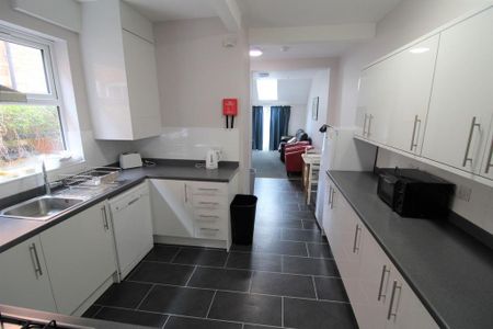 1 bedroom in a house share to rent - Photo 4