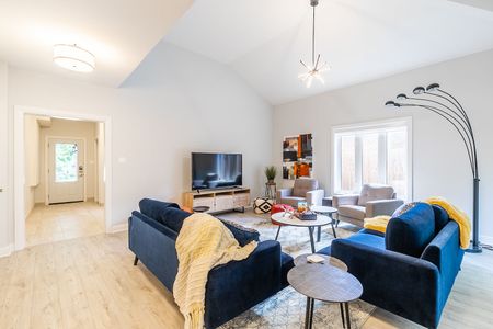 240 Blackburn | All Inclusive Living in Sandy Hill, Ottawa - Photo 3