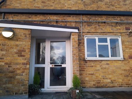Room in a Shared Flat, Kerbey Street, E14 - Photo 2