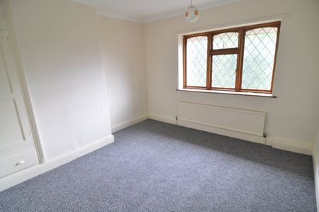 3 bed Semi-Detached - To Let - Photo 4