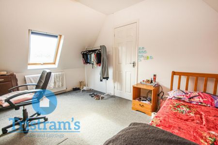 6 bed Detached House for Rent - Photo 3