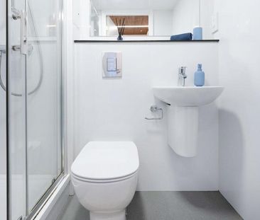 1 bedroom in a flat share to rent - Photo 5