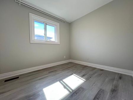 For Lease - 329 Cherokee Boulevard Unit# Upper, Toronto, Ontario - Photo 4