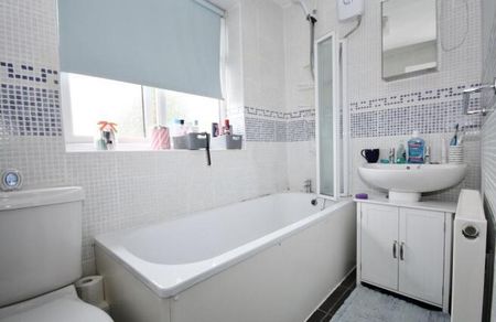 Chestnut Walk, West Byfleet - 1 bedroomProperty for lettings - Seymours - Photo 5