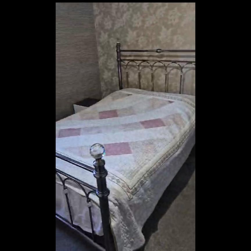 Room in a Shared Flat, Broomhouse Gardens East, EH11 - Photo 1