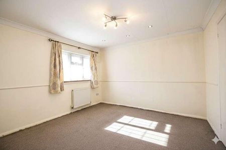 Thatches Grove, Romford, RM6 - Photo 2