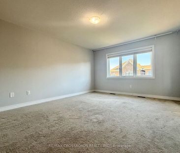 For Lease - 205 Laker Court, Newmarket, Ontario - Photo 5