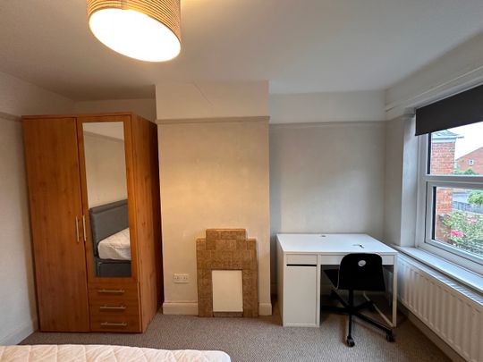 4 bedroom house - Photo 1