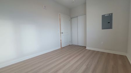 For Lease - 13042 Yonge Street Unit# 307, Richmond Hill, Ontario - Photo 2