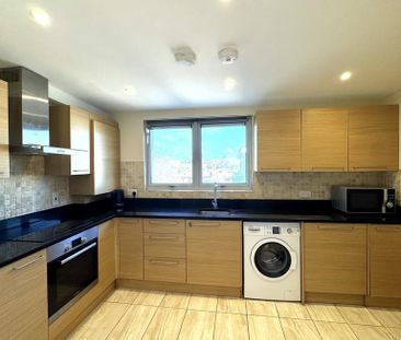 2 bedroom flat to rent - Photo 2