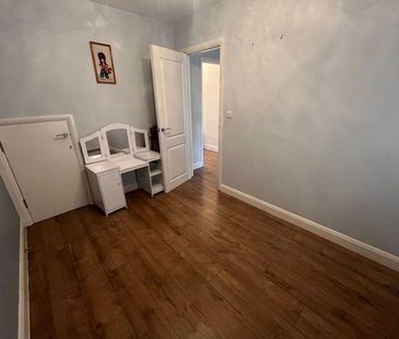 3 bedroom end of terrace house to rent - Photo 2