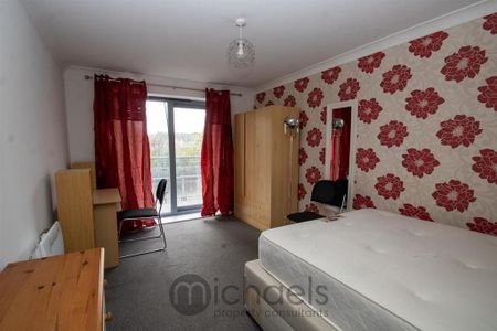 3 bedroom apartment to rent - Photo 3