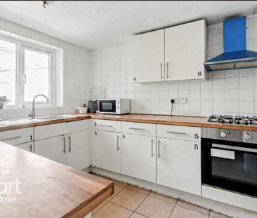 1 bedroom in a house share to rent - Photo 2