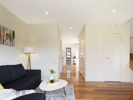 Register to Inspect // Luxurious Living in the Heart of Yarraville - Photo 5