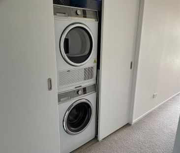 Spacious sunny top floor apartment. - Photo 3