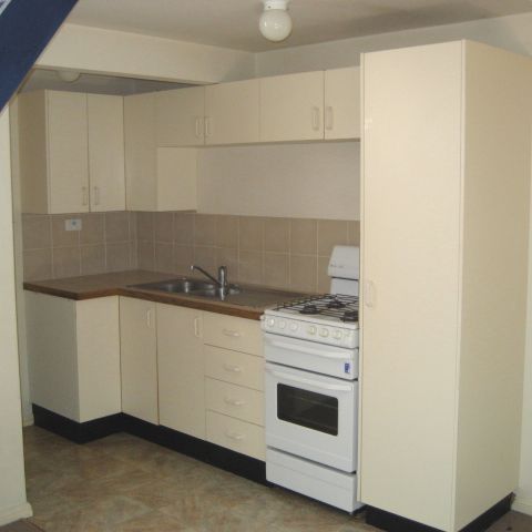 CHARMING 1-BEDROOM LOFT-STYLE UNIT IN A CONVENIENT LOCATION - Photo 1