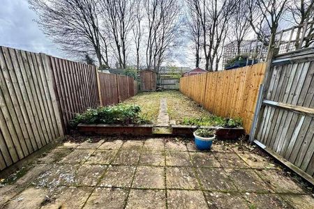 Buckingham Road, Petersfield, Hampshire, GU32 - Photo 2