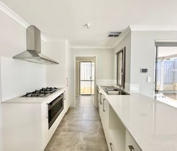 Freshly Built 4-Bedroom Rental in Doubleview – Stylish, Spacious, a... - Photo 2