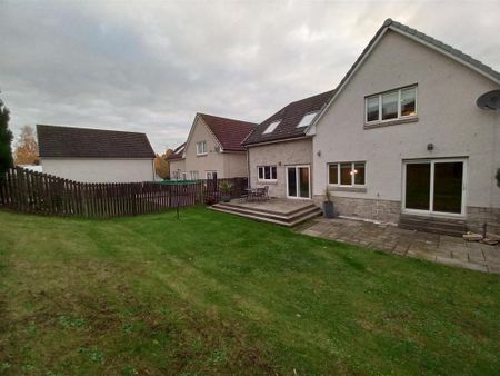 4 bedroom detached house to rent - Photo 2