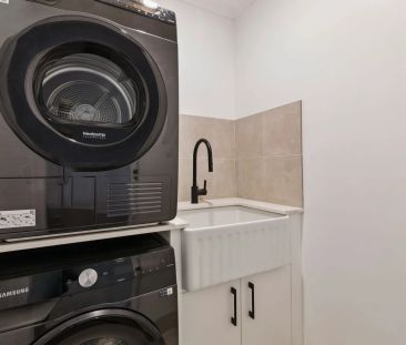 Spacious 5-Bedroom Furnished Home in the Heart of Jindabyne - Photo 5