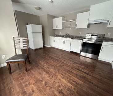 For Lease - 11 Chaucer Crescent, Barrie, Ontario - Photo 3