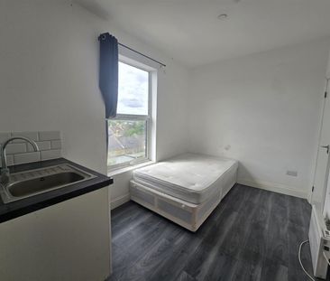 Brownhill Road, London SE6 - Photo 1