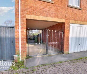 1 bedroom coach house to rent - Photo 1