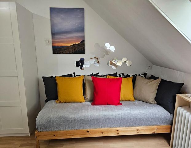 Dachgeschosswohnung Vollmöbliert - Foto 1