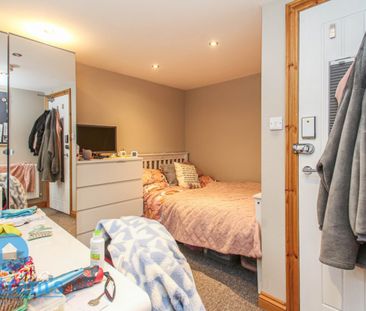 6 bed Semi-Detached House for Rent - Photo 6