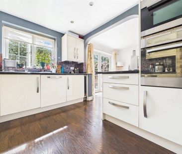 Pool Road, West Molesey, KT8 - Photo 1