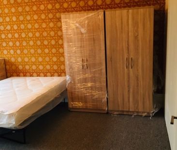 5 Bed Semi-Detached House, Berkshire Gardens, N13 - Photo 3