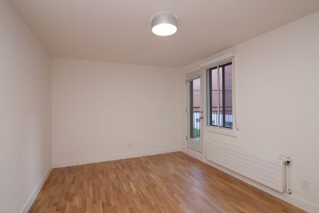 4505 Dupuis Avenue - Photo 4