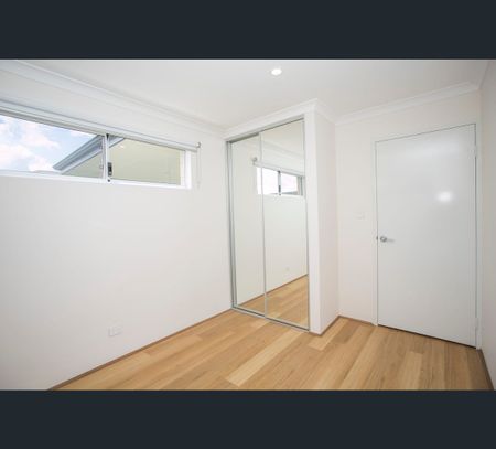21 Zircon St, Treeby, WA 6164 - Photo 2