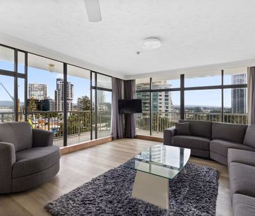 FURNISHED - BEACHFRONT - SPACIOUS - BEAUTIFULLY RENOVATED - Photo 2