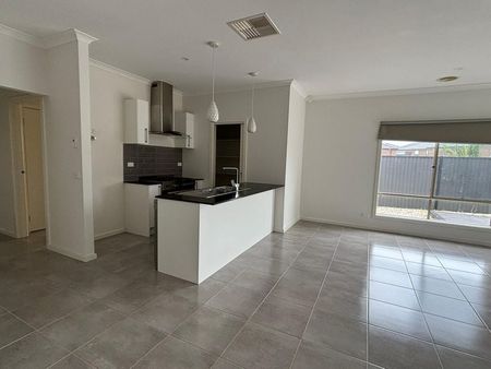 Affordable Family Living in Roxburgh Park - Photo 4