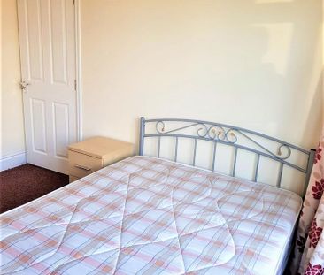 4 bedroom semi-detached house to rent - Photo 6