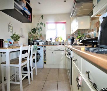 3 bedroom semi-detached house to rent - Photo 6
